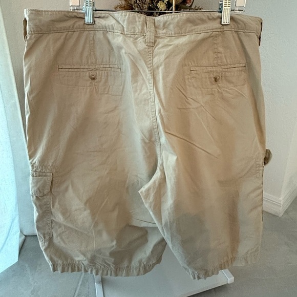 Men's Khaki Cargo Shorts by Joseph Abboud - Size 42 - Worn Only Once! - Picture 5 of 8